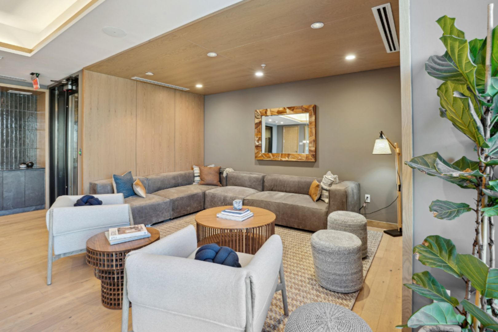 Starling_LuxuryApartmentCommunity_CoworkingLounge_NashvilleTN