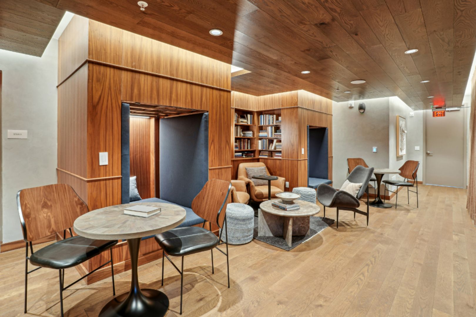 Starling_LuxuryApartmentCommunity_Library_NashvilleTN