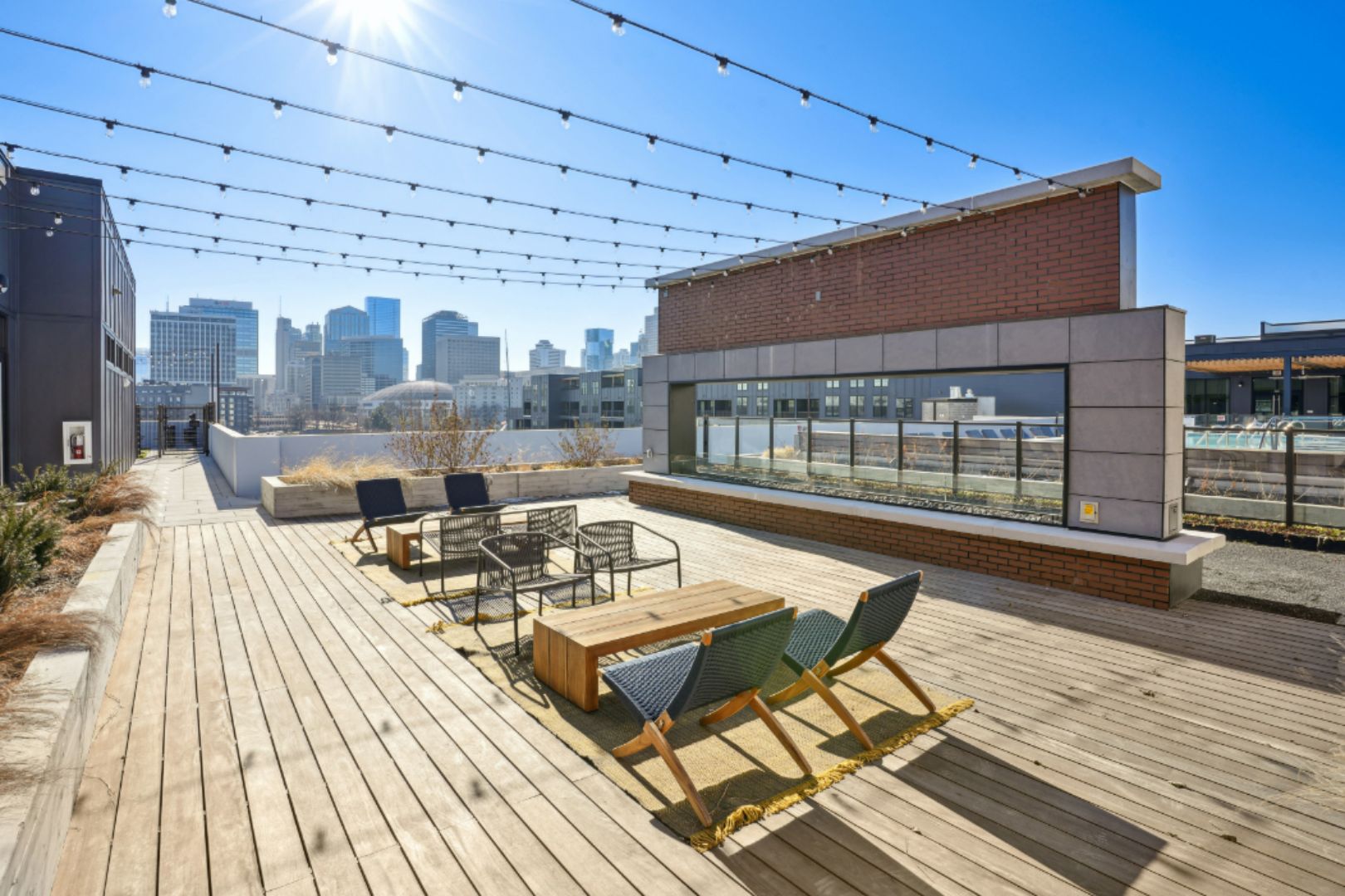 Starling_LuxuryApartmentCommunity_PoolDeck_NashvilleTN