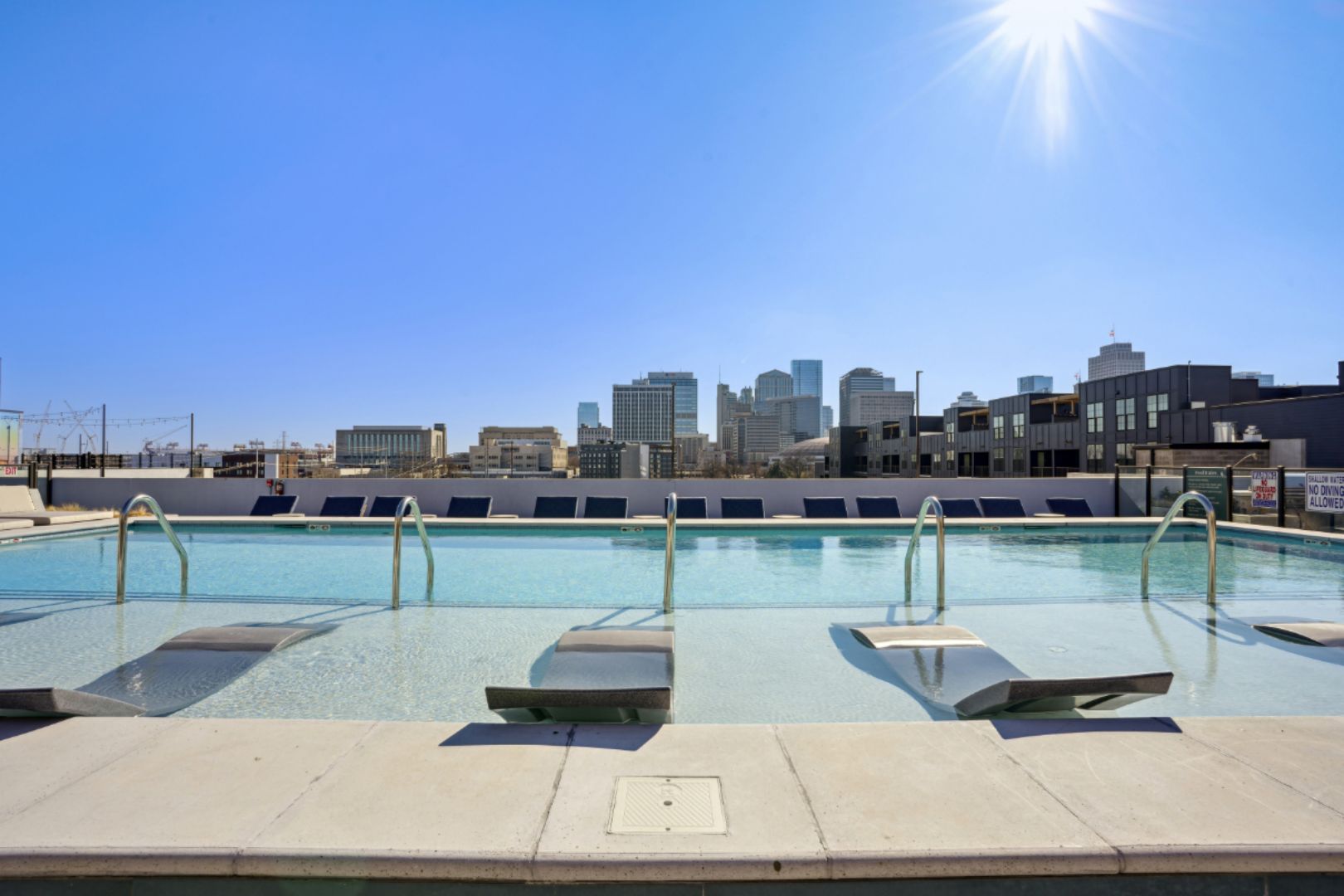 Starling_LuxuryApartmentCommunity_Pool_NashvilleTN