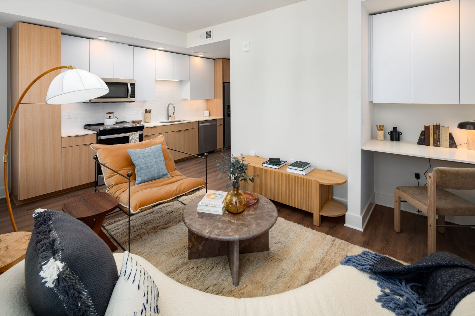 Starling_LuxuryApartmentCommunity_LivingRoom_NashvilleTN